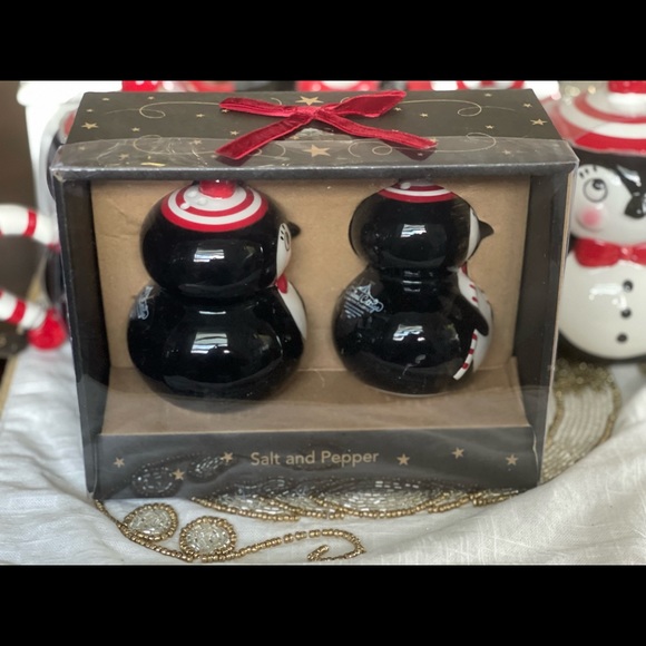 New Johanna Parker Carnival Cottage Penguin Christmas Salt...